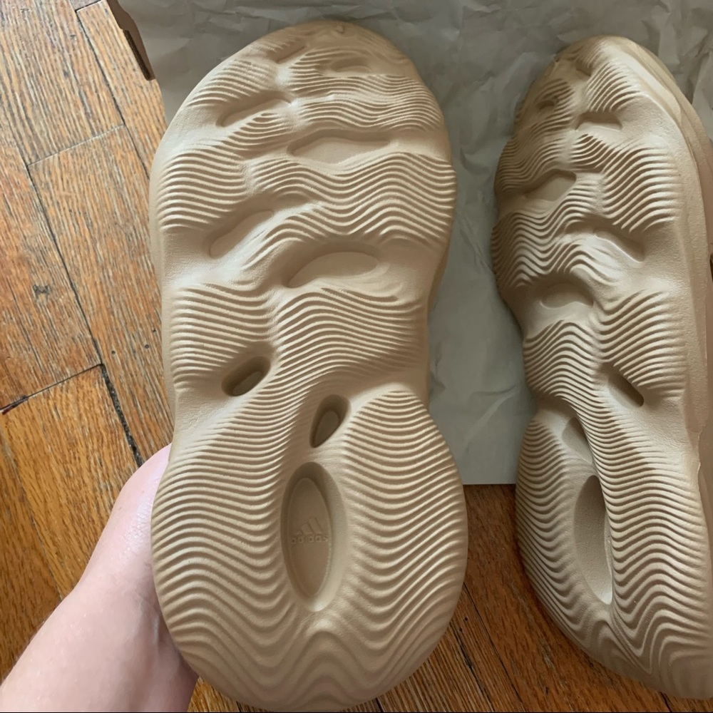 Yeezy Foam Runner - Tan - Picture 13 of 15